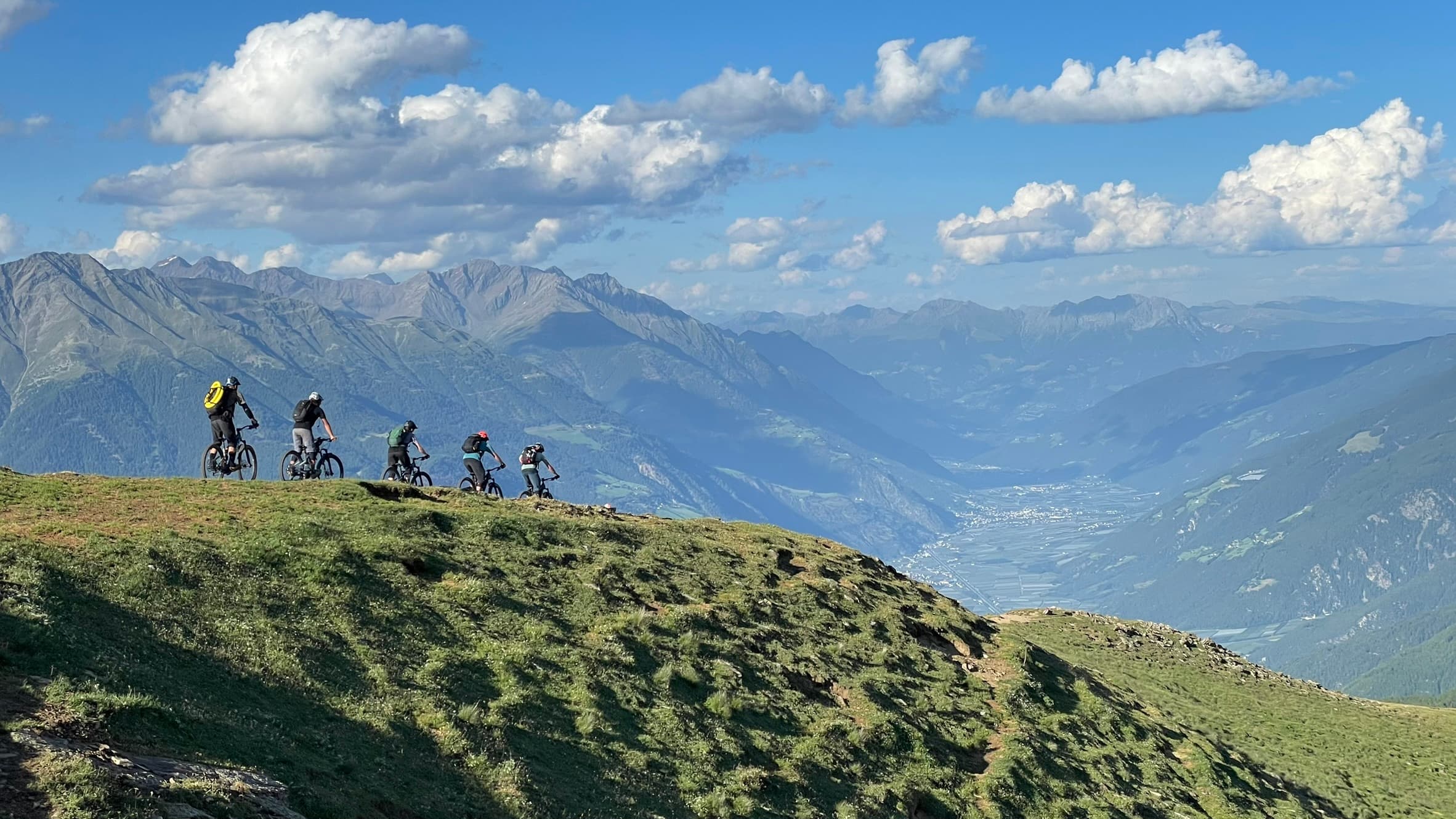 Alpenlandschaft entlang des Alpenhauptkamms